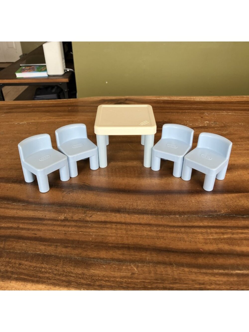 Little Tikes Dollhouse Size Table & Four Chairs